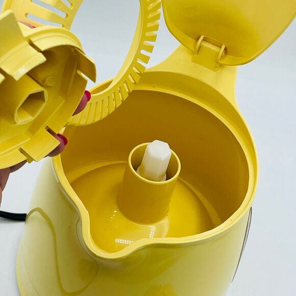 Vintage Fiesta Electric Citrus Juicer Juicing Pitcher Yellow - Picture 8 of 8